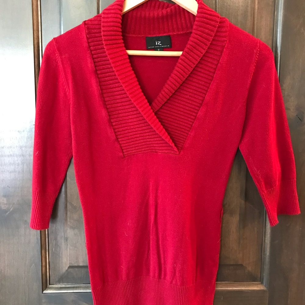 Small red 3/4 sleeve sweater